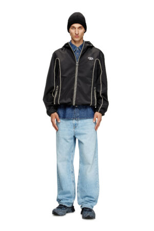 Windbreaker with contrast piping